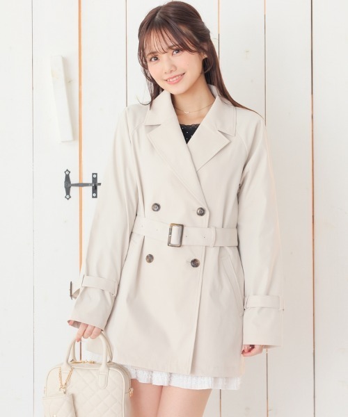 Honeys（ハニーズ）の「【非フッ素撥水加工】撥水加工ハーフ丈トレンチコート（トレンチコート・レディース・ピンクベージュ/アイボリー/ベージュ/ネイビー・S/M/LL/L）」の5枚目の写真