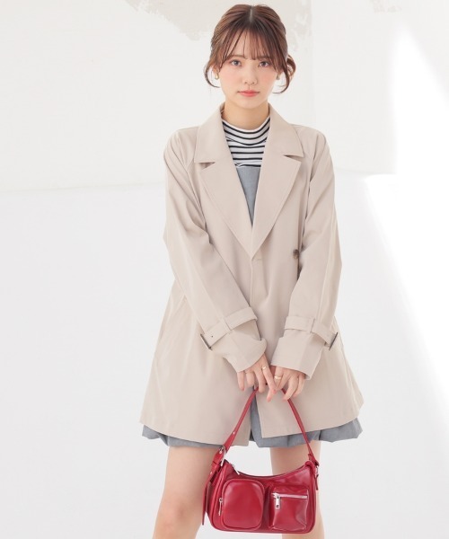 Honeys（ハニーズ）の「【非フッ素撥水加工】撥水加工ハーフ丈トレンチコート（トレンチコート・レディース・ピンクベージュ/アイボリー/ベージュ/ネイビー・S/M/LL/L）」の21枚目の写真
