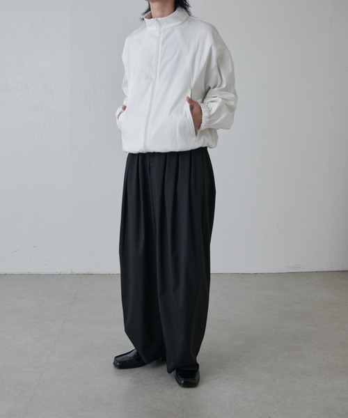 Lui's(ルイス)の「ウォッシャブルダブルクロスサテンブルゾン(ブルゾン・メンズ・ブラック/ホワイト・S/M)」の6枚目の写真