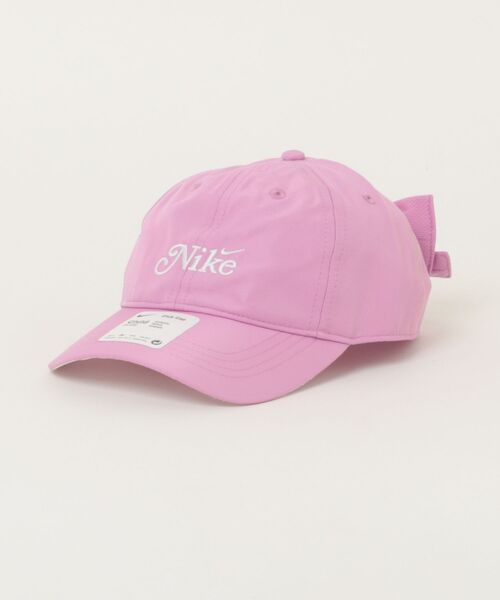 JUGLANS(ユグランス)の「【NIKE】NAG BOW BACK CLUB CAP(キャップ・キッズ・マジェンタ/ブラック・FREE)」の1枚目の写真