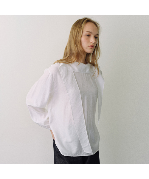 URAGO（ユラーゴ）の「Draped tie blouse（シャツ/ブラウス・レディース・チャコールグレー/アイボリー・FREE）」の2枚目の写真