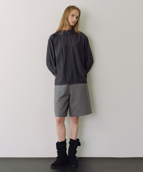URAGO(ユラーゴ)の「Draped tie blouse(シャツ/ブラウス・レディース・チャコールグレー/アイボリー・FREE)」の6枚目の写真