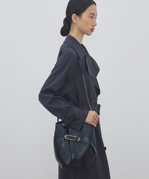 TOMORROWLAND （トゥモローランド）の「LIFFNER BELTED BUCKET BAG（ショルダーバッグ・レディース・ブラック・FREE）」の3枚目の写真