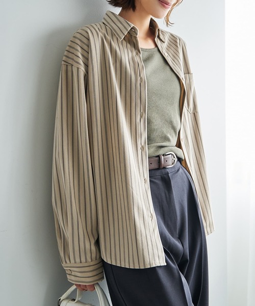 STYLE DELI(スタイルデリ)の「【LUXE】ベルベットタッチストライプ柄シャツ(シャツ/ブラウス・レディース・ナチュラル/ベージュ・FREE)」の2枚目の写真