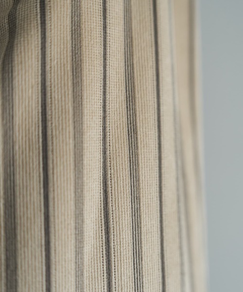 STYLE DELI(スタイルデリ)の「【LUXE】ベルベットタッチストライプ柄シャツ(シャツ/ブラウス・レディース・ナチュラル/ベージュ・FREE)」の6枚目の写真