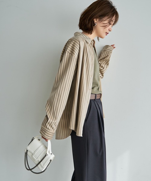 STYLE DELI(スタイルデリ)の「【LUXE】ベルベットタッチストライプ柄シャツ(シャツ/ブラウス・レディース・ナチュラル/ベージュ・FREE)」の7枚目の写真