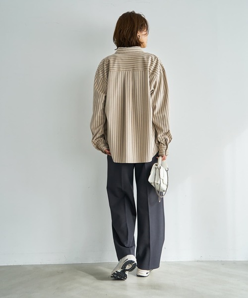 STYLE DELI(スタイルデリ)の「【LUXE】ベルベットタッチストライプ柄シャツ(シャツ/ブラウス・レディース・ナチュラル/ベージュ・FREE)」の9枚目の写真