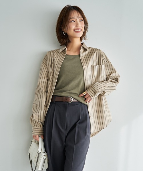 STYLE DELI(スタイルデリ)の「【LUXE】ベルベットタッチストライプ柄シャツ(シャツ/ブラウス・レディース・ナチュラル/ベージュ・FREE)」の3枚目の写真