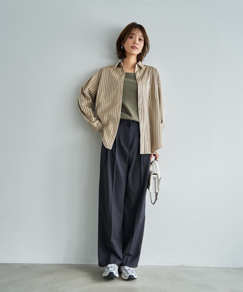 STYLE DELI(スタイルデリ)の「【LUXE】ベルベットタッチストライプ柄シャツ(シャツ/ブラウス・レディース・ナチュラル/ベージュ・FREE)」の4枚目の写真