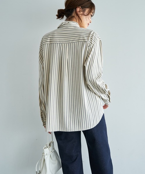 STYLE DELI(スタイルデリ)の「【LUXE】ベルベットタッチストライプ柄シャツ(シャツ/ブラウス・レディース・ナチュラル/ベージュ・FREE)」の12枚目の写真