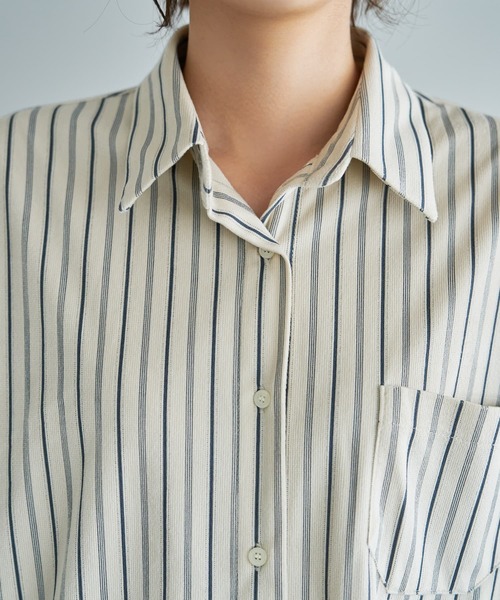 STYLE DELI(スタイルデリ)の「【LUXE】ベルベットタッチストライプ柄シャツ(シャツ/ブラウス・レディース・ナチュラル/ベージュ・FREE)」の13枚目の写真