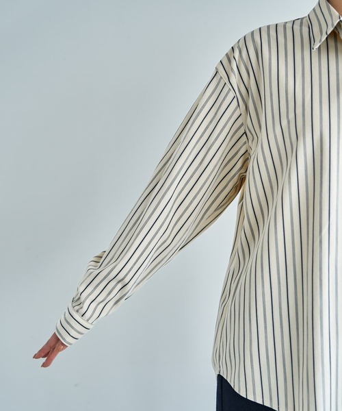 STYLE DELI(スタイルデリ)の「【LUXE】ベルベットタッチストライプ柄シャツ(シャツ/ブラウス・レディース・ナチュラル/ベージュ・FREE)」の15枚目の写真