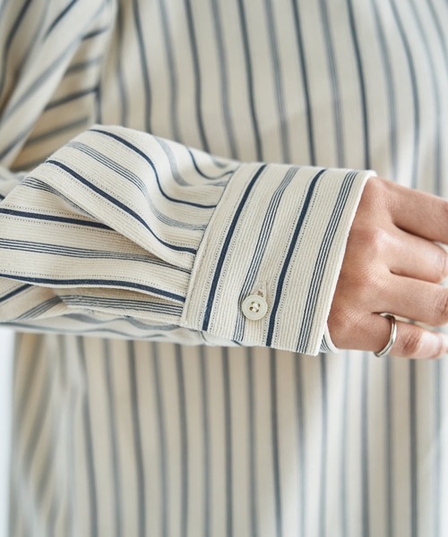 STYLE DELI(スタイルデリ)の「【LUXE】ベルベットタッチストライプ柄シャツ(シャツ/ブラウス・レディース・ナチュラル/ベージュ・FREE)」の16枚目の写真