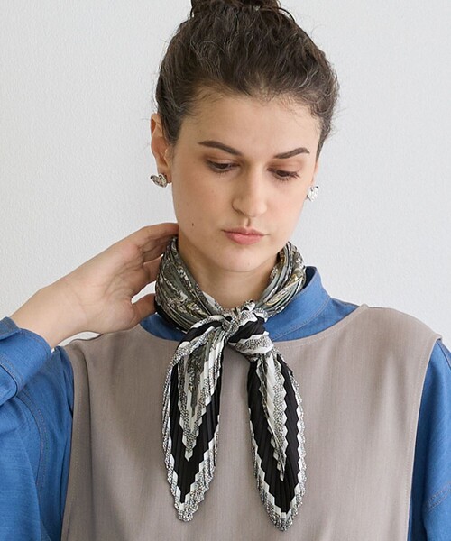 NICOLE white(ニコルホワイト)の「柄プリーツスカーフ(ストール/ショール・レディース・その他4/その他2/その他5/その他3・FREE)」の4枚目の写真