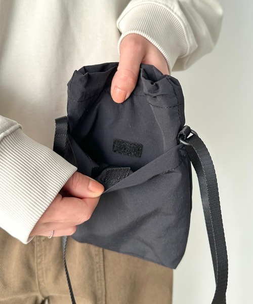 THE NORTH FACE(ザノースフェイス)の「THE NORTH FACE(ザ・ノースフェイス)/ミニショルダー クロスバッグ スマホショルダー ポーチ ロゴプリント/LINDEN STRING BAG MINI(ショルダーバッグ・レディース・ブラック/クリーム/ピンク・FREE)」の6枚目の写真