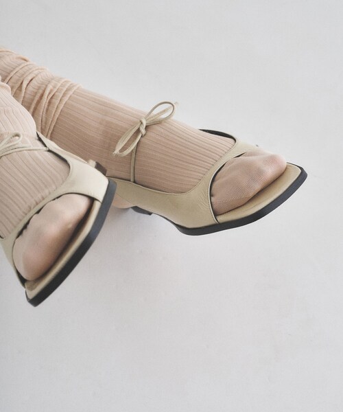 PELLICO SUNNY（ペリーコサニー）の「PELLICO SUNNY｜RIBBON SANDALS（サンダル・レディース・アイボリー/ブラック・16/18/17）」の4枚目の写真