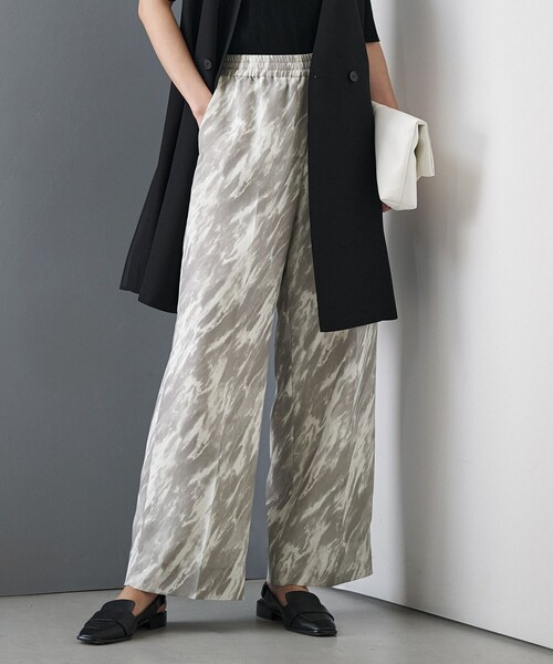ICB(アイシービー)の「【CLASSY.掲載・新色追加・WEB限定カラーあり】FluidBackSatin ワイドパンツ(その他パンツ・レディース・ブラック系/ネイビー系/グレー系/サックスブルー系/ライトグレー系7/ブルー系/ダークグリーン系・00/6/4/2/0)」の2枚目の写真