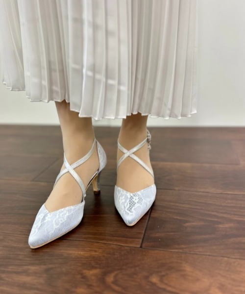 Parade(パレード)の「【美脚】ポインテッドトゥ クロスストラップパンプス 61118(パンプス・レディース・ブラック/シルバー・S/M/L/LL)」の2枚目の写真