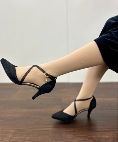 Parade(パレード)の「【美脚】ポインテッドトゥ クロスストラップパンプス 61118(パンプス・レディース・ブラック/シルバー・S/M/L/LL)」の1枚目の写真