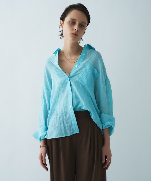 cloenc（クロエンス）の「【手洗い可】シアーシャンブレーシャツ（シャツ/ブラウス・レディース・ホワイト/ピンク/ダークグレー/ベージュ/ライトパープル/サックスブルー・01/02）」の4枚目の写真