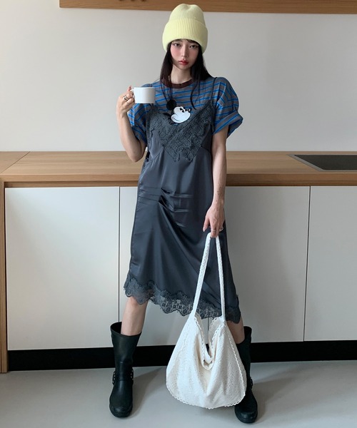 UNE MANSION(ユヌマンション)の「【2026SS新作アイテム】【UNE ORIGINAL HAND MADE】フロントタックレースアンバランスワンピース(ワンピース・レディース・チャコールグレー/アイボリー・FREE)」の1枚目の写真
