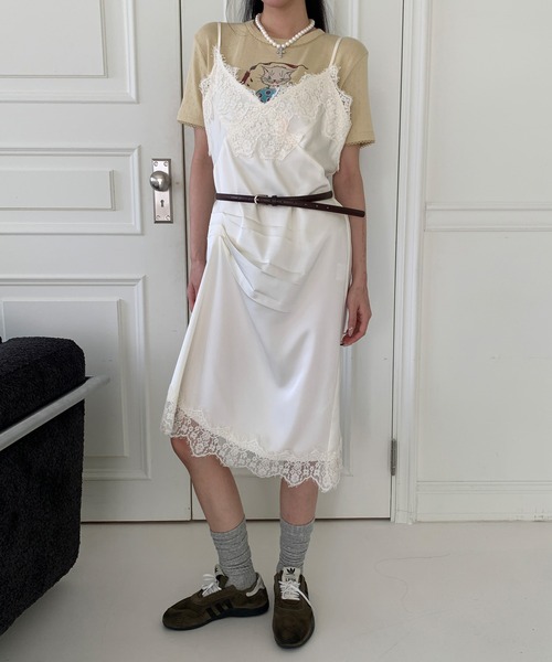 UNE MANSION(ユヌマンション)の「【2026SS新作アイテム】【UNE ORIGINAL HAND MADE】フロントタックレースアンバランスワンピース(ワンピース・レディース・チャコールグレー/アイボリー・FREE)」の4枚目の写真
