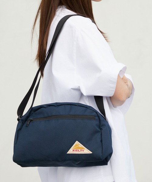 KELTY（ケルティ）の「KELTY/ケルティ ES ROUND TOP BAG M アウトドア フェス ライブ 公園 カジュアル スポーティー 2026年春夏（ショルダーバッグ・メンズ・スカイブルー/ブラック/ベージュ/ネイビー/オリーブ/セージグリーン/タン/マスタード/ブラウン系その他・FREE）」の9枚目の写真