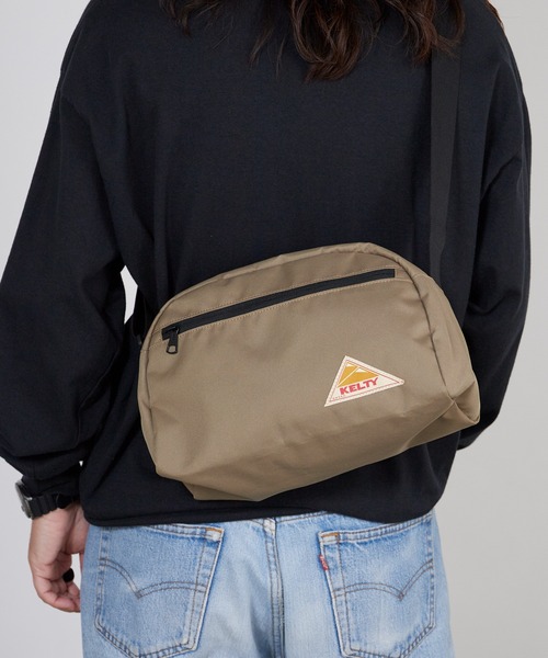 KELTY（ケルティ）の「KELTY/ケルティ ES ROUND TOP BAG M アウトドア フェス ライブ 公園 カジュアル スポーティー 2026年春夏（ショルダーバッグ・メンズ・スカイブルー/ブラック/ベージュ/ネイビー/オリーブ/セージグリーン/タン/マスタード/ブラウン系その他・FREE）」の5枚目の写真