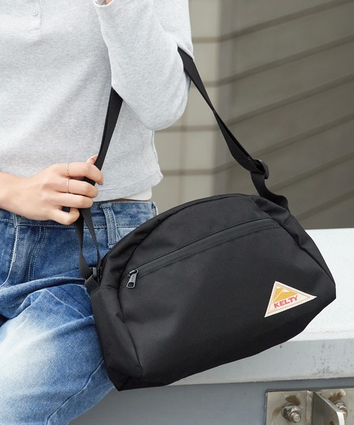KELTY（ケルティ）の「KELTY/ケルティ ES ROUND TOP BAG M アウトドア フェス ライブ 公園 カジュアル スポーティー 2026年春夏（ショルダーバッグ・メンズ・スカイブルー/ブラック/ベージュ/ネイビー/オリーブ/セージグリーン/タン/マスタード/ブラウン系その他・FREE）」の10枚目の写真