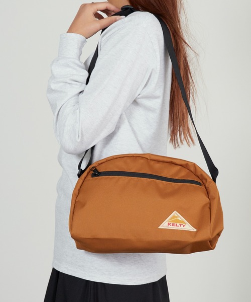 KELTY（ケルティ）の「KELTY/ケルティ ES ROUND TOP BAG M アウトドア フェス ライブ 公園 カジュアル スポーティー 2026年春夏（ショルダーバッグ・メンズ・スカイブルー/ブラック/ベージュ/ネイビー/オリーブ/セージグリーン/タン/マスタード/ブラウン系その他・FREE）」の15枚目の写真