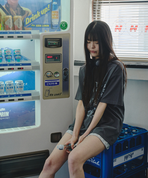 MIHEV（ミヘブ）の「ミユラブリー チャーム オーバーサイズ 半袖Tシャツ チャコール（Tシャツ/カットソー・レディース・その他・FREE）」の5枚目の写真