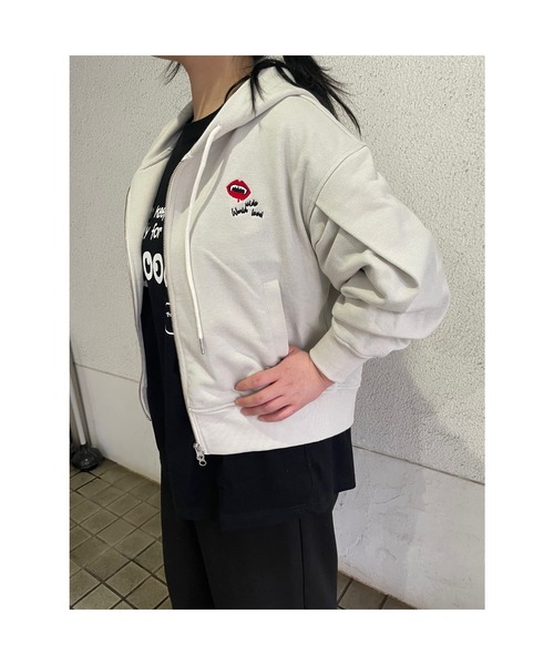 WORLD WIDE LOVE!（ワールドワイドラブ）の「WWL!リップパーカー（Tシャツ/カットソー・レディース・ブラック/トップグレー/オフホワイト・1）」の2枚目の写真