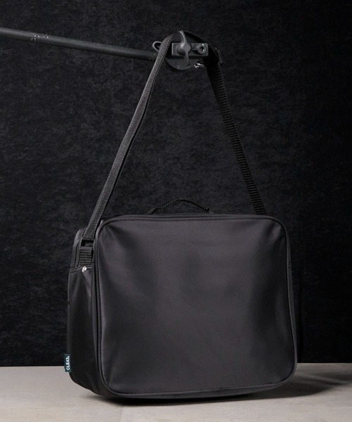 CALIFORNIA OUTFITTERS（カリフォルニア アウトフィッターズ）の「3C30 ミニマルスクエア ショルダーバッグ（ビジネスバッグ・メンズ・ブラック・ONESIZE）」の7枚目の写真