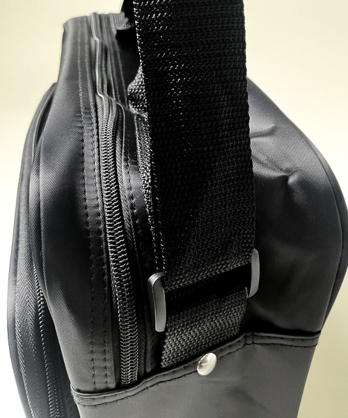 CALIFORNIA OUTFITTERS（カリフォルニア アウトフィッターズ）の「3C30 ミニマルスクエア ショルダーバッグ（ビジネスバッグ・メンズ・ブラック・ONESIZE）」の2枚目の写真