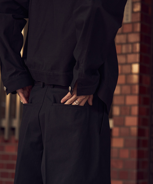 WISM（ウィズム）の「NAMELESSNESS / ネームレスネス DUCK SHORTS（その他パンツ・メンズ・ブラック/ベージュ・3/2）」の6枚目の写真