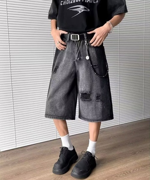 Ressaca(レサーカ)の「ワイドシルエットダメージ加工ブラックデニムハーフパンツ(デニムパンツ・メンズ・ブラック・XL/L/M)」の1枚目の写真