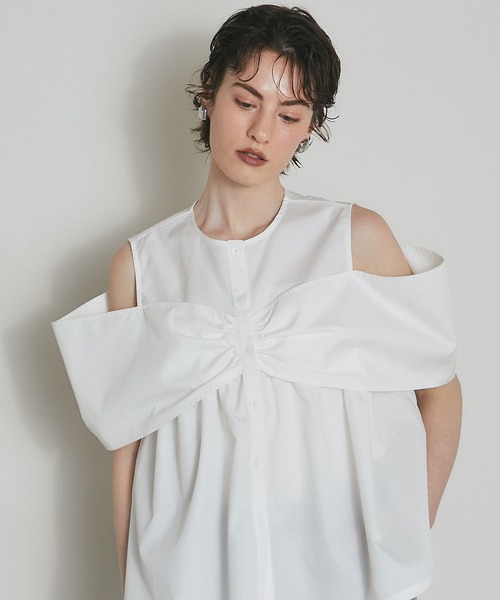 ARVELLIA(アルベリア)の「SCULPTED BOW BLOUSE(シャツ/ブラウス・レディース・ブラック/ホワイト・M)」の2枚目の写真
