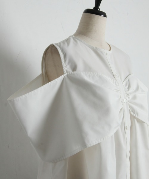 ARVELLIA(アルベリア)の「SCULPTED BOW BLOUSE(シャツ/ブラウス・レディース・ブラック/ホワイト・M)」の17枚目の写真