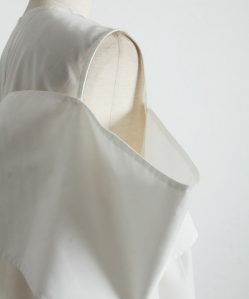 ARVELLIA(アルベリア)の「SCULPTED BOW BLOUSE(シャツ/ブラウス・レディース・ブラック/ホワイト・M)」の21枚目の写真