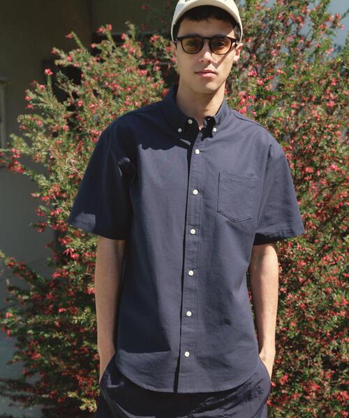 URBAN RESEARCH Sonny Label（アーバンリサーチサニーレーベル）の「抗菌オックスボタンダウン半袖シャツ（シャツ/ブラウス・メンズ・オフホワイト/ブルー/ホワイト系その他/ネイビー/ブルー系その他・MEDIUM/LARGE/X-LARGE）」の4枚目の写真