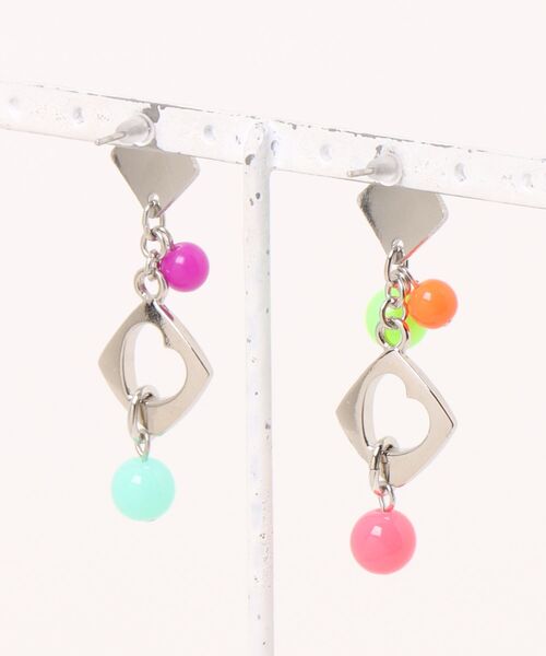 tone(トーン)の「【MUURABBTI】ハートのカラフルポップピアス(MA)(ピアス(両耳用)・レディース・ブルー系その他/パープル系その他・FREE)」の3枚目の写真