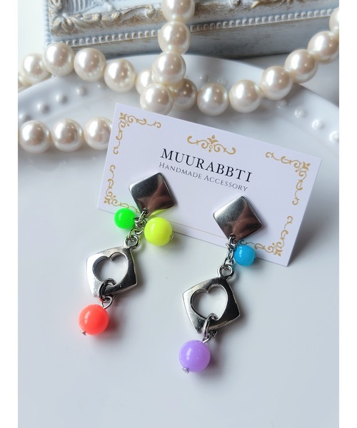 tone(トーン)の「【MUURABBTI】ハートのカラフルポップピアス(MA)(ピアス(両耳用)・レディース・ブルー系その他/パープル系その他・FREE)」の2枚目の写真