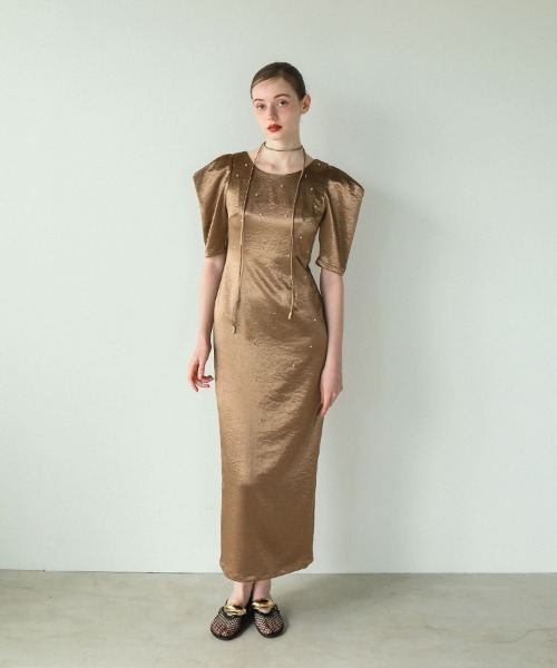 DONOBAN(ドノバン)の「【ANDRESD】pearl glow satin dress 結婚式 パーティードレス オケージョンドレス お呼ばれ 二次会 成人式 同窓会(ドレス・レディース・ブラック/ブロンズ・L/M/S)」の2枚目の写真
