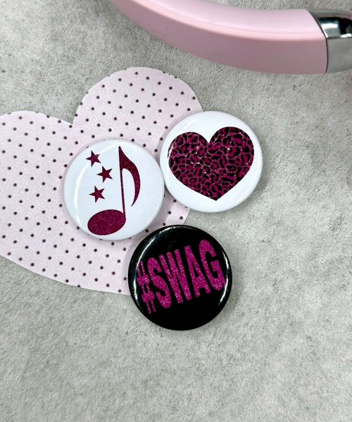 VIXEN GIRL ピンバッジ（バッジ）｜HYSTERIC GLAMOUR（ヒステリック