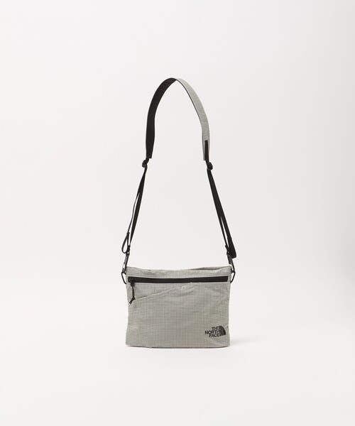 THE NORTH FACE(ザノースフェイス)の「<THE NORTH FACE>ラフター ショルダーポーチ M/ショルダーバッグ(ショルダーバッグ・レディース・ライトグレー/ブラック・FREE)」の6枚目の写真