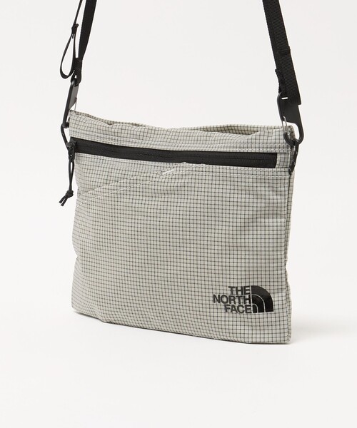 THE NORTH FACE(ザノースフェイス)の「<THE NORTH FACE>ラフター ショルダーポーチ M/ショルダーバッグ(ショルダーバッグ・レディース・ライトグレー/ブラック・FREE)」の10枚目の写真