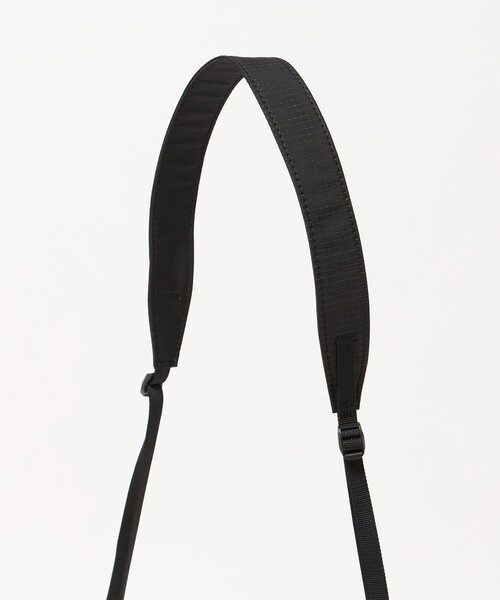THE NORTH FACE(ザノースフェイス)の「<THE NORTH FACE>ラフター ショルダーポーチ M/ショルダーバッグ(ショルダーバッグ・レディース・ライトグレー/ブラック・FREE)」の21枚目の写真