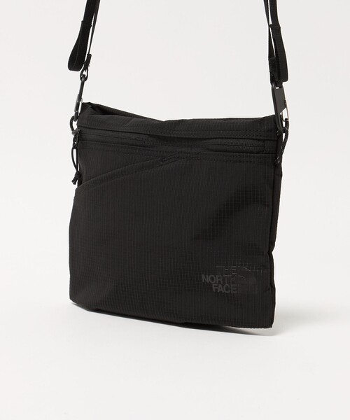 THE NORTH FACE(ザノースフェイス)の「<THE NORTH FACE>ラフター ショルダーポーチ M/ショルダーバッグ(ショルダーバッグ・レディース・ライトグレー/ブラック・FREE)」の22枚目の写真