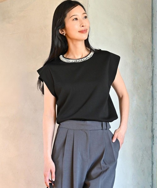 Ehre style(エーレスタイル)の「首元パールで お顔 映え服 立体袖Tシャツ(Tシャツ/カットソー・レディース・ホワイト/ブラック・FREE)」の2枚目の写真