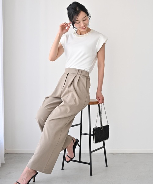 Ehre style(エーレスタイル)の「首元パールで お顔 映え服 立体袖Tシャツ(Tシャツ/カットソー・レディース・ホワイト/ブラック・FREE)」の9枚目の写真